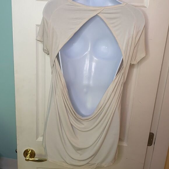 Fabletics Activewear Open Back T-Shirt - Picture 2 of 2